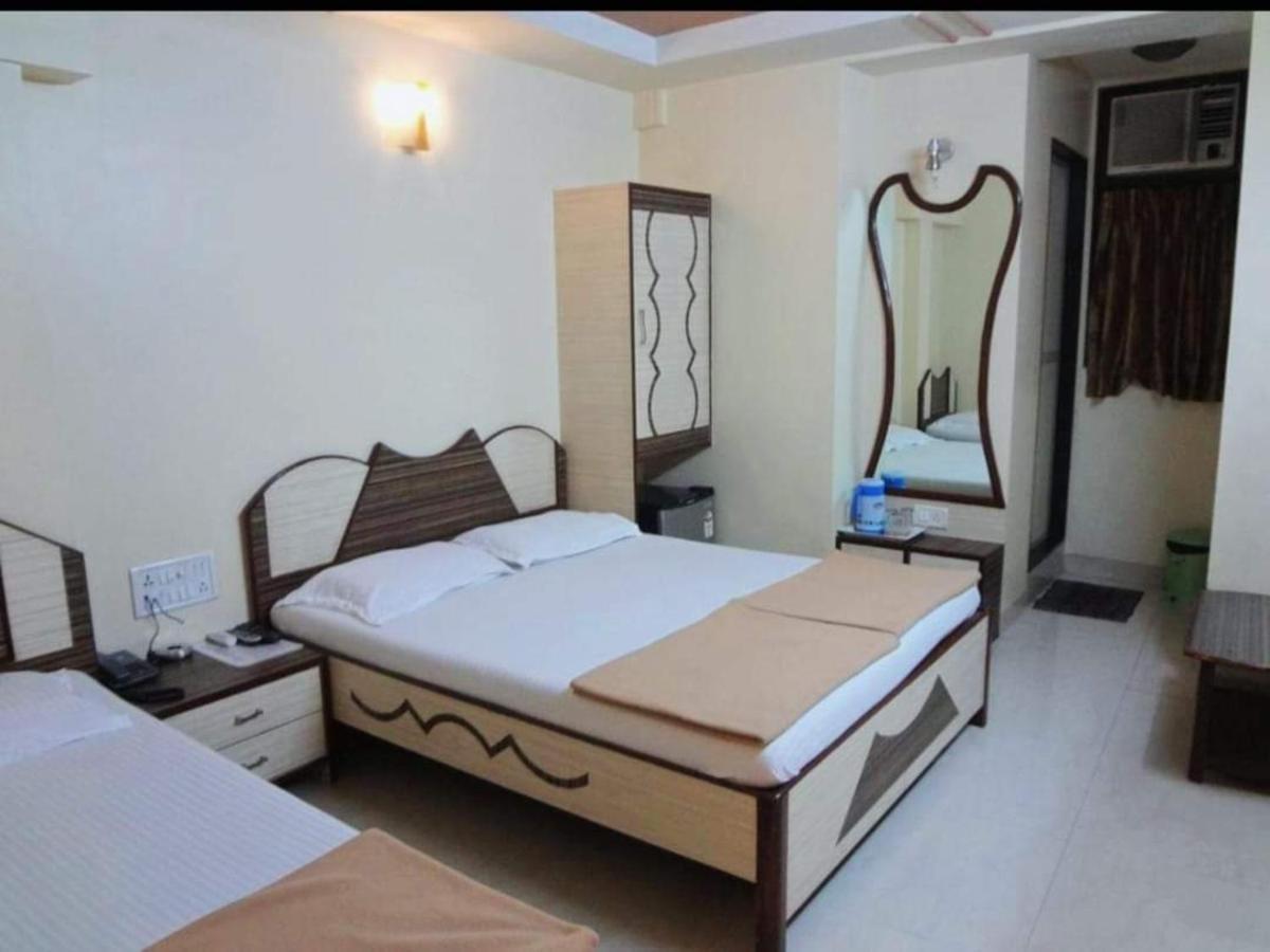 Hotel Broadway Colaba Bombaim Exterior foto