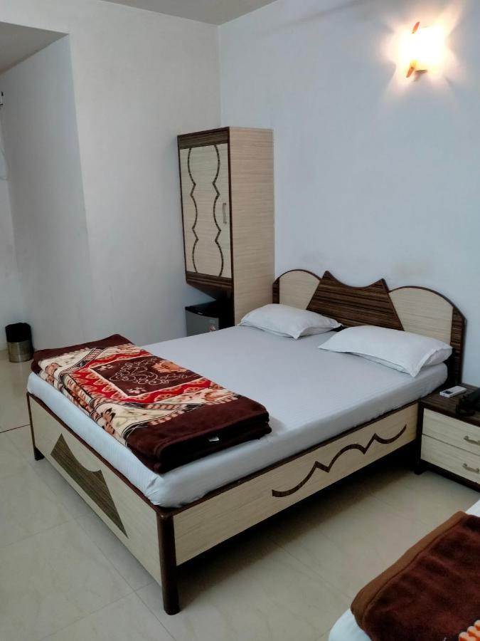Hotel Broadway Colaba Bombaim Exterior foto
