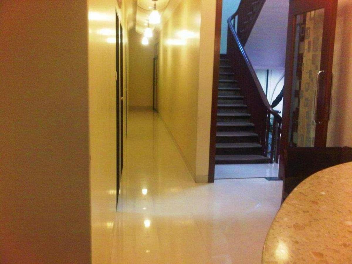 Hotel Broadway Colaba Bombaim Exterior foto