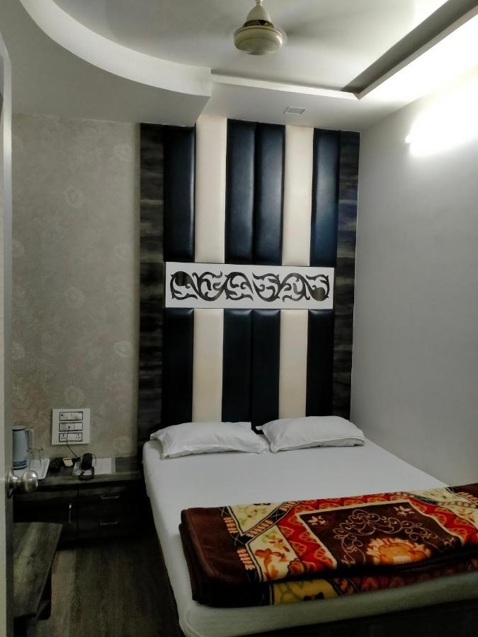 Hotel Broadway Colaba Bombaim Exterior foto