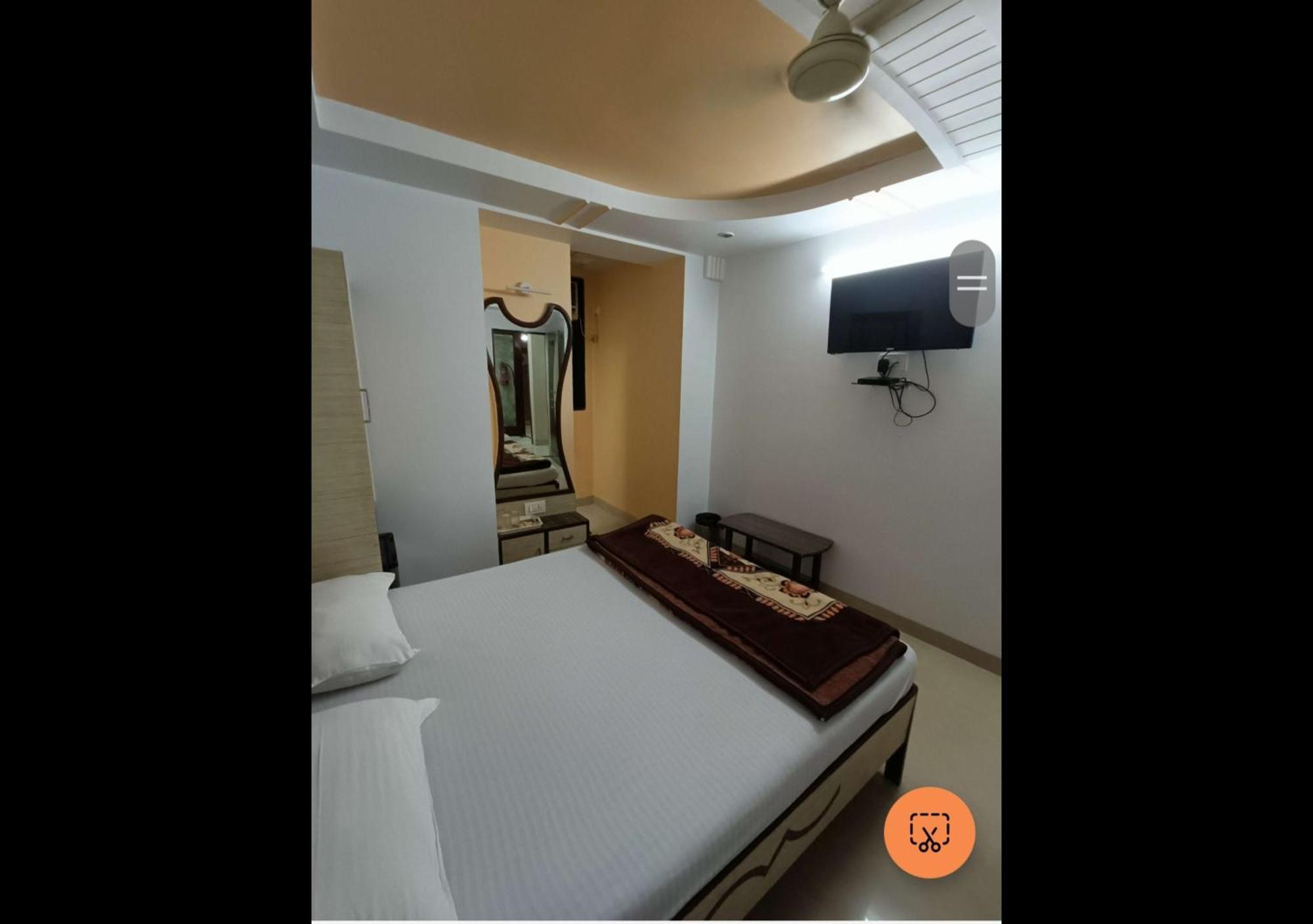 Hotel Broadway Colaba Bombaim Exterior foto