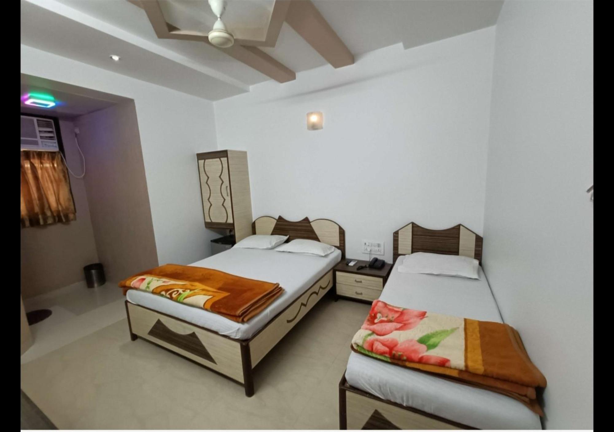Hotel Broadway Colaba Bombaim Exterior foto