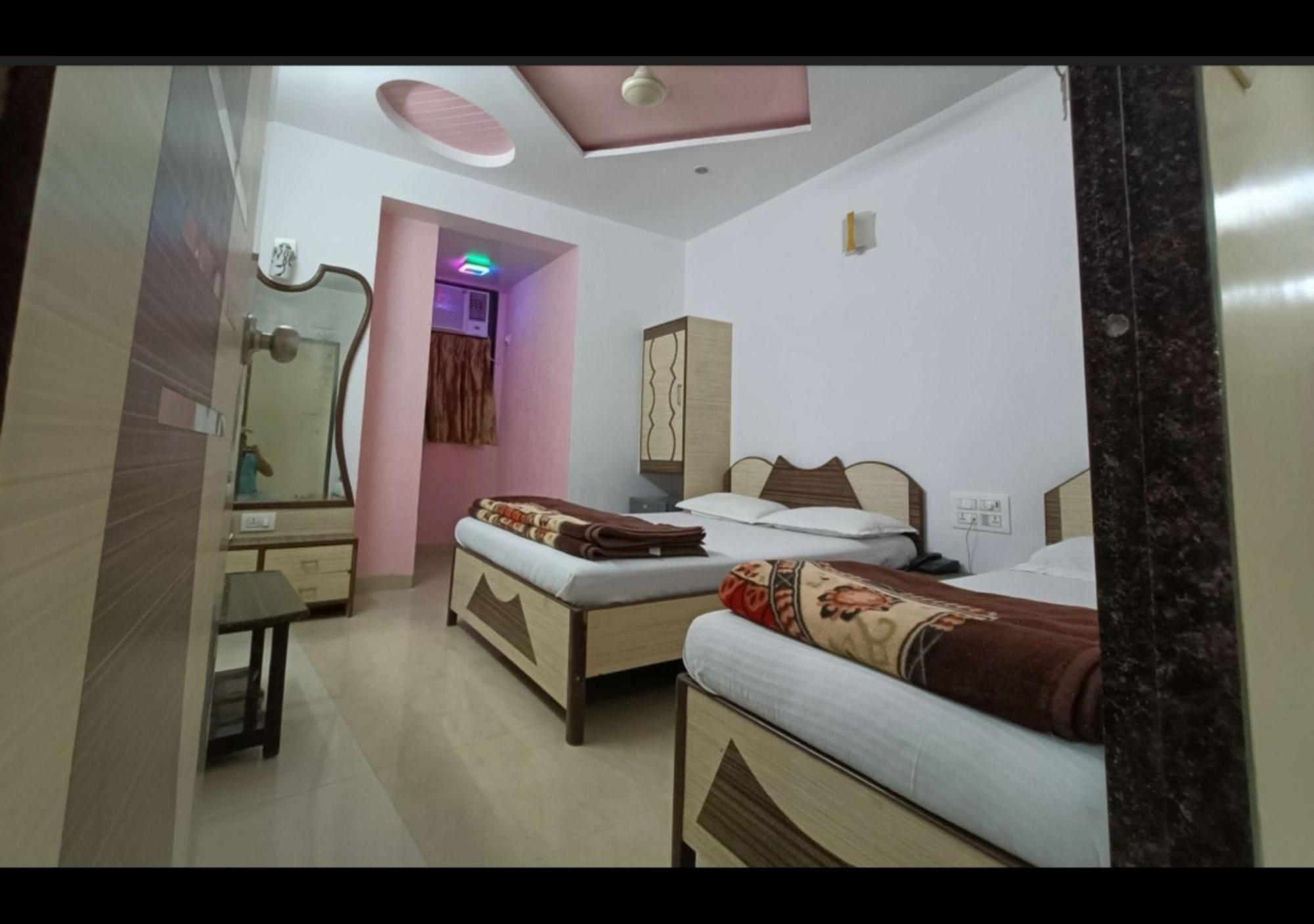 Hotel Broadway Colaba Bombaim Exterior foto