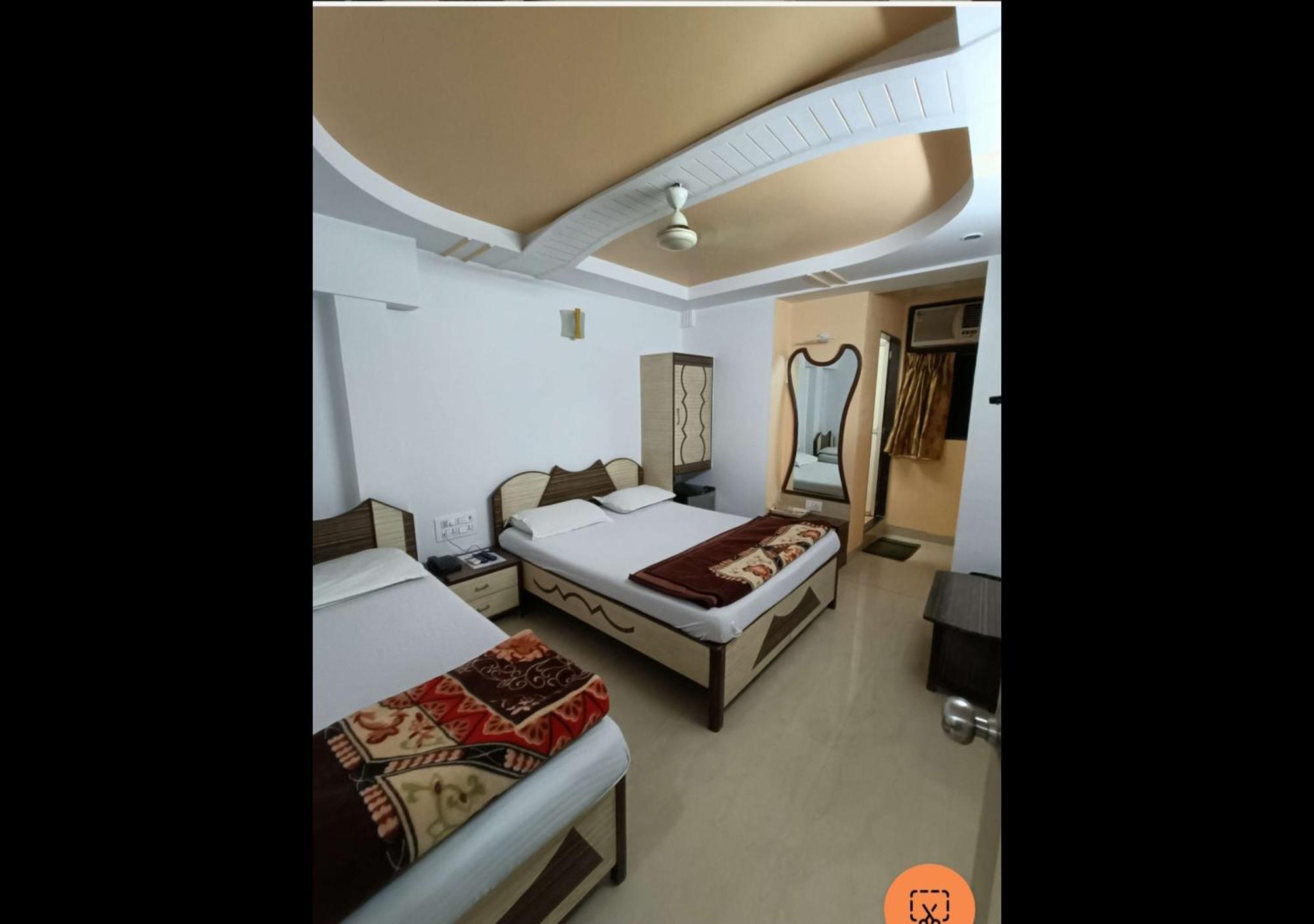 Hotel Broadway Colaba Bombaim Exterior foto
