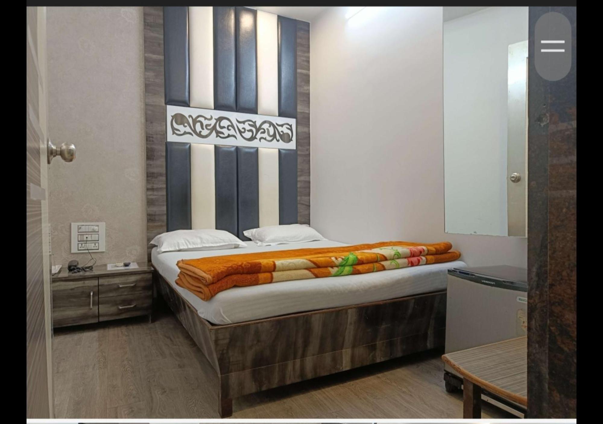 Hotel Broadway Colaba Bombaim Exterior foto