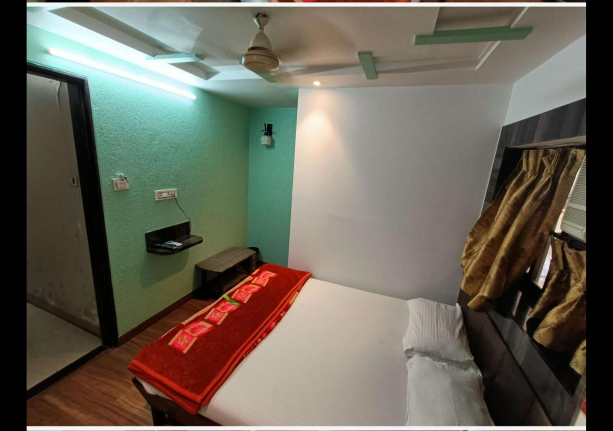 Hotel Broadway Colaba Bombaim Exterior foto