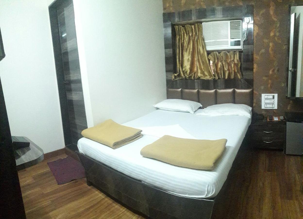 Hotel Broadway Colaba Bombaim Exterior foto