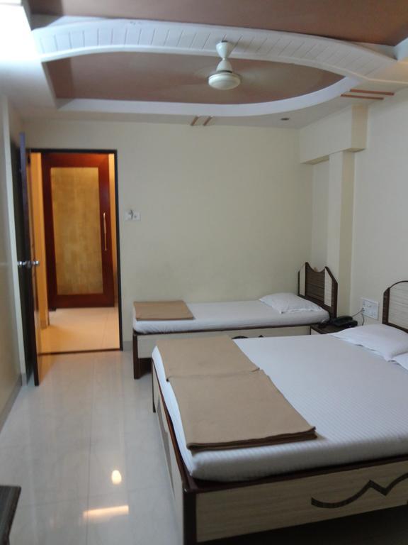 Hotel Broadway Colaba Bombaim Exterior foto