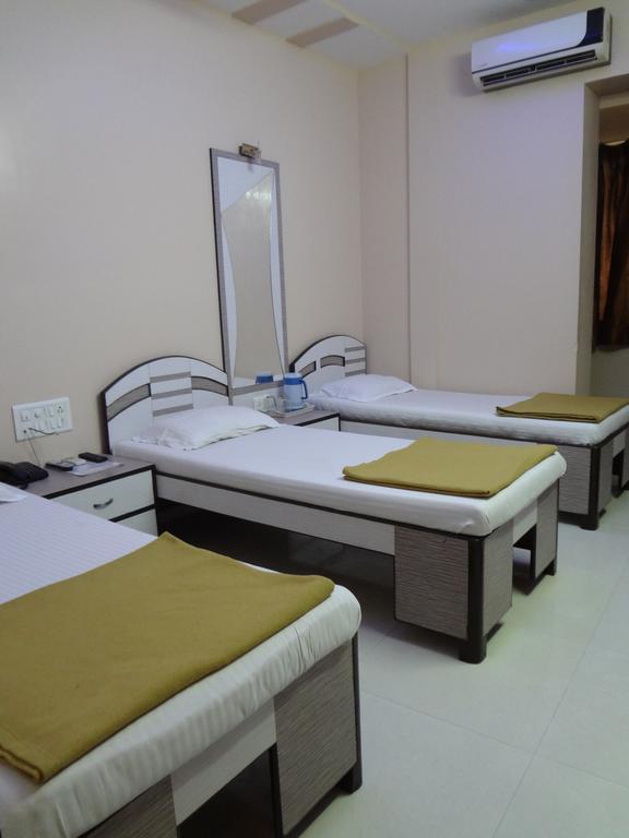 Hotel Broadway Colaba Bombaim Exterior foto