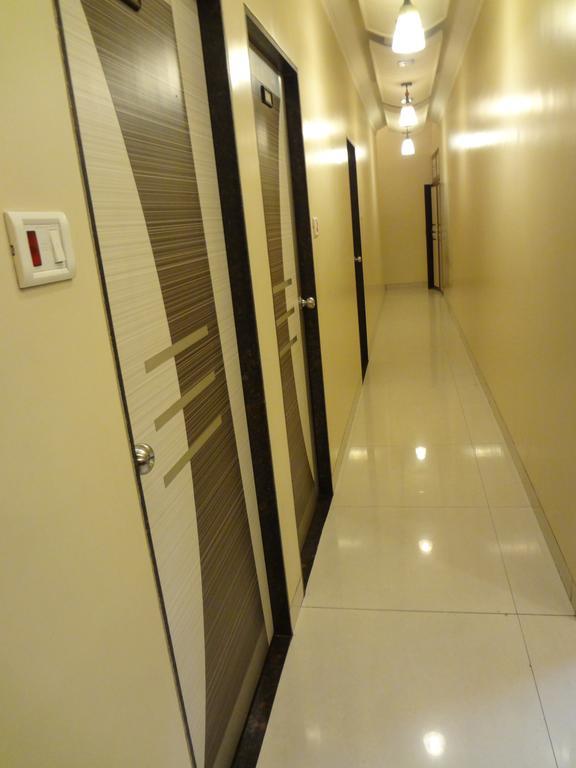 Hotel Broadway Colaba Bombaim Exterior foto